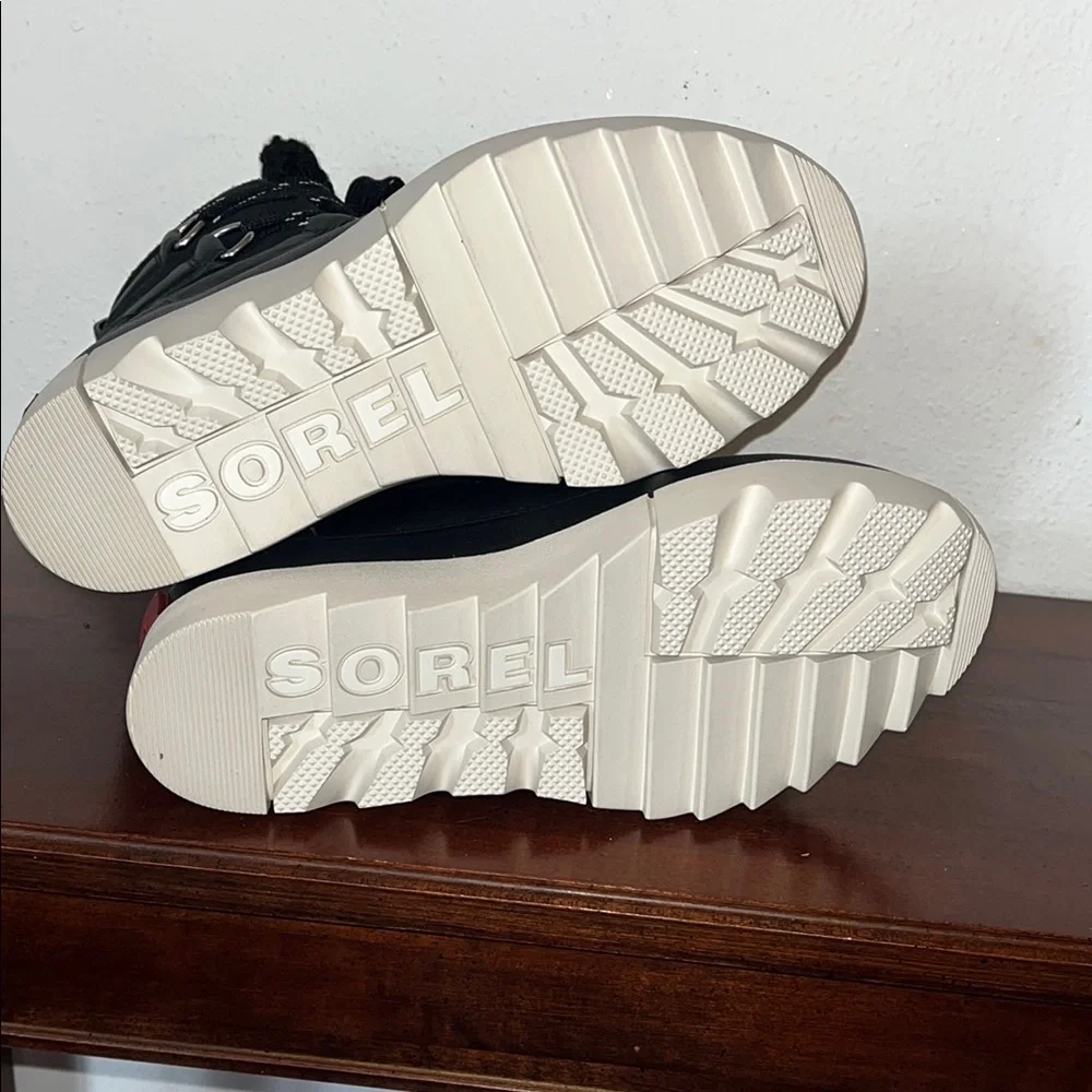 Women's Sorel Joan of Artic Black and White Winter Boots 7.5 NWT - Picture 7 of 11
